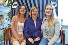 Josepha Schlott (von links), Christine Knebelkamp und Vanessa Rosin unterstützen seit kurzem das Team der TSNT GmbH im Alten Rathaus in Timmendorfer Strand. (Foto: René Kleinschmidt)