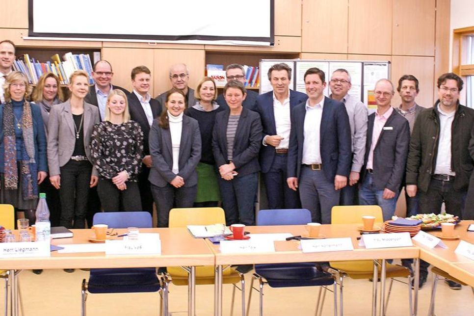 Bürgermeister und Amtsleiter aus dem südlichen Ostholstein haben sich auf Einladung der Lebenshilfe Ostholstein und des Kinderschutzbundes Ostholstein über „Bezahlbaren Wohnraum“ ausgetauscht.