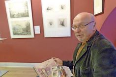 Auch mal reingucken, nicht immer rausgucken, da wünscht sich Urban Sketcher Harold Hartmann und setzt die Rundbogen-Fenster des Ostholstein-Museums in die Bilderrahmen.