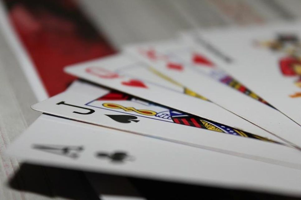 Mit einem Kartenspiel lassen sich verschiedenste Spiele spielen.