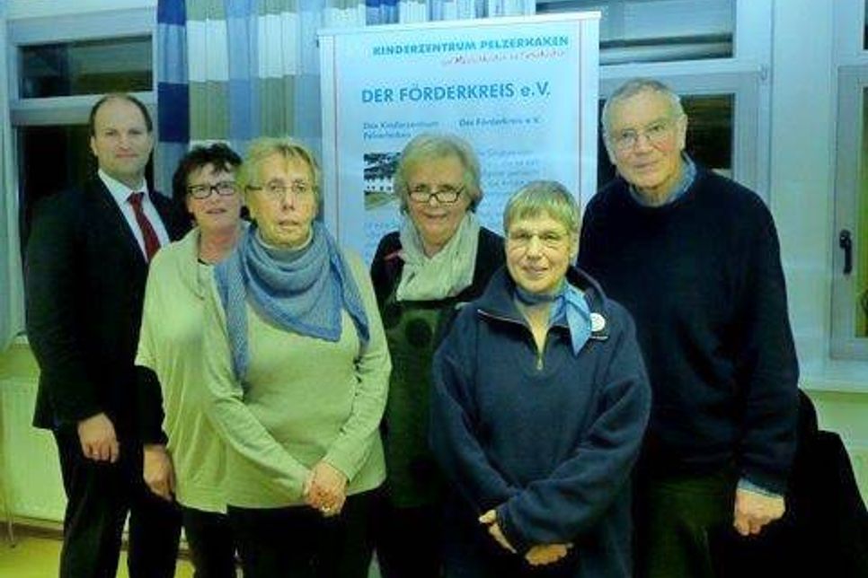 Timo Schöning (Kassenwart), Margit Grau (Beisitzerin), Renate Oelze (Kassenprüferin), Jutta Wehle (1. Vorsitzende), Kirsten Friedrich (Schriftführerin), Udo Kalbe (2. Vorsitzender) (v. re.).