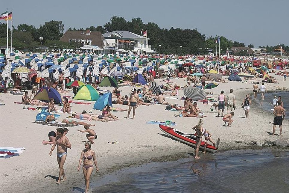 An diesem Wochenende wird es voll an unseren Stränden. Ministerpräsident Daniel Günther bittet darum, die Hotspots zu meiden.