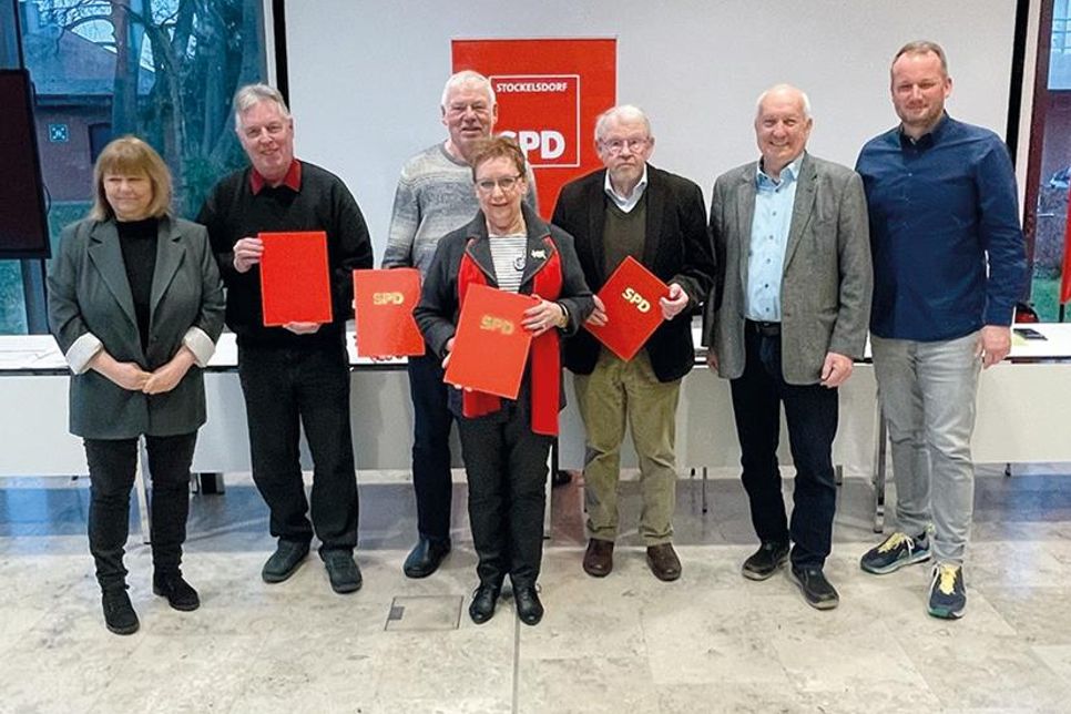 Sandra Redmann (von links) mit den Geehrten Karl-Ludwig Tretau (10 Jahre SPD-Mitgliedschaft), Norbert Amm (für 50 Jahre), Karin Wichelmann (für 55 Jahre), Hans-Dieter Ilgner (für 60 Jahre).