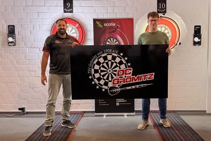 Jan Boldt, Sportwart vom DC Grömitz, (lks.) und Thomas Mauß vom Ankerplatz Tagespflege Grömitz.