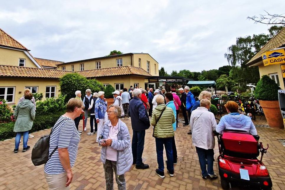 Zahlreiche Grömitzer Seniorinnen und Senioren folgten der Einladung in den Zoo „Arche Noah“.