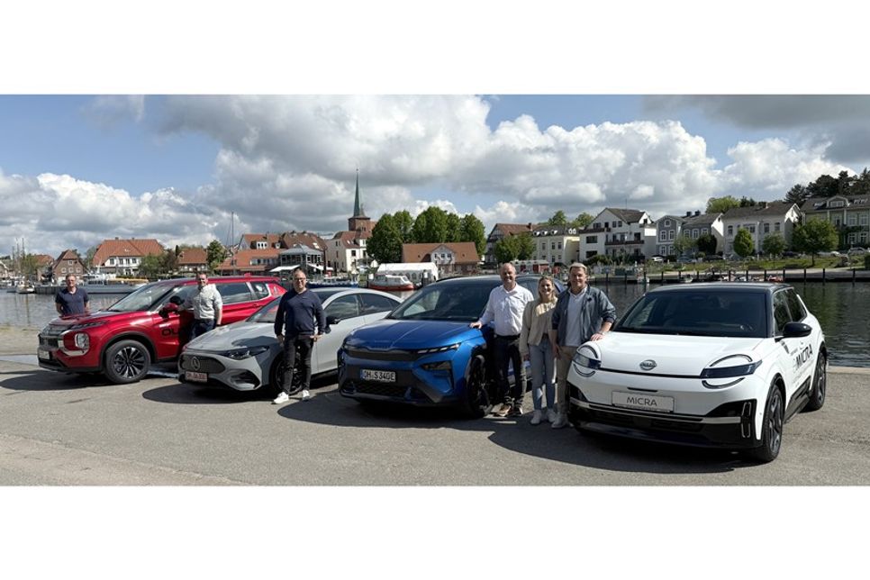 Freuen sich auf die 13. Ausgabe ihrer Automeile: Sven Muchow vom Gewerbeverein (v.lks.), Dennis Herzog (Autohaus Herzog), Jörg Ritter (Süverkrüp + Ahrend), André Schulz (Autohaus Senger Eutin) sowie Luisa Hagen und Markus Hagen (beide Autohaus Hagen).