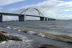 Der Kreis Ostholstein wehrt sich massiv gegen die Übernahme der Straßenbaulast für die Fehmarnsundbrücke.