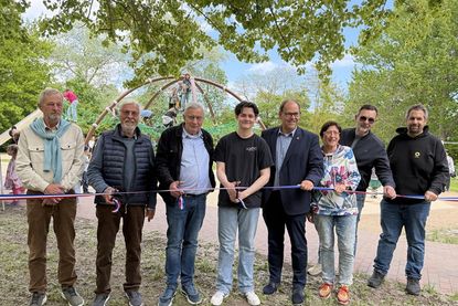 Eröffneten den Spielpark am Mittelweg (v. lks.): Bürgervorsteher Heinrich Holtfester, Kay Cornils (Cornils Stiftung), Fritz-Michael Kümmel (Aktivregion Wagrien-Fehmarn), Adrian Kasakewitsch vom Kinder- und Jugendparlament, Bürgermeister Mirko Spieckermann sowie die Fraktionsvorsitzenden Margit Giszas (SPD), Dirk Vowe (CDU) und Mirco Stein (Grüne).