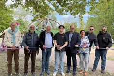Eröffneten den Spielpark am Mittelweg (v. lks.): Bürgervorsteher Heinrich Holtfester, Kay Cornils (Cornils Stiftung), Fritz-Michael Kümmel (Aktivregion Wagrien-Fehmarn), Adrian Kasakewitsch vom Kinder- und Jugendparlament, Bürgermeister Mirko Spieckermann sowie die Fraktionsvorsitzenden Margit Giszas (SPD), Dirk Vowe (CDU) und Mirco Stein (Grüne).