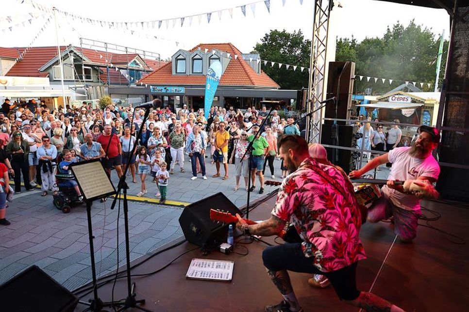 Die Band „Rebel Tell“ rockte die große Bühne.