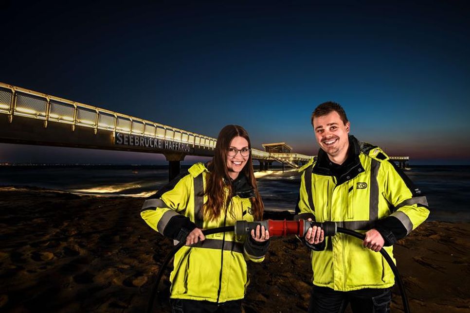 Levke Suchsdorf und Lukas Wittorf von der ZVO Energie GmbH. (Foto: ZVO)