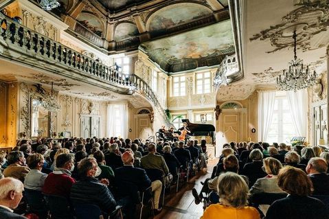 Das Kultur Gut Hasselburg öffnet seine Tore und lädt vom 18. bis 21. Mai zum zweiten Mal zu einem Fest der Kammermusik ein.
