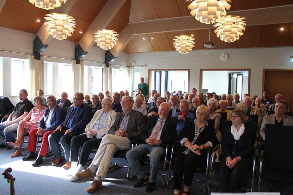 Die geladenen Gäste der Feierstunde im großen Sitzungssaal.