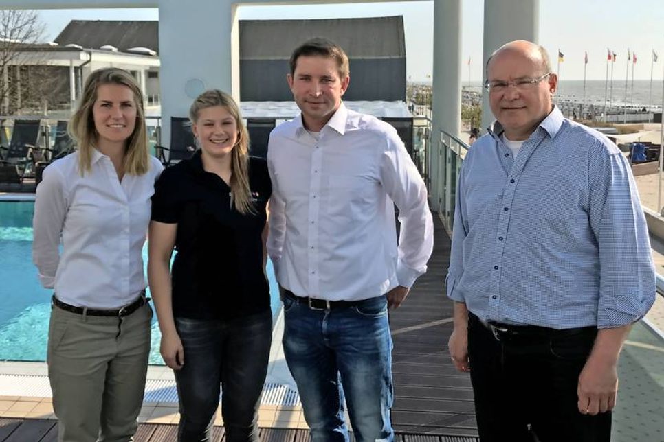 Janina Kononov, Denise Falk, Hauke Wendel und Lars Widder bei der ersten Zusammenkunft des neuen Badleiter-Teams (v. lks.).