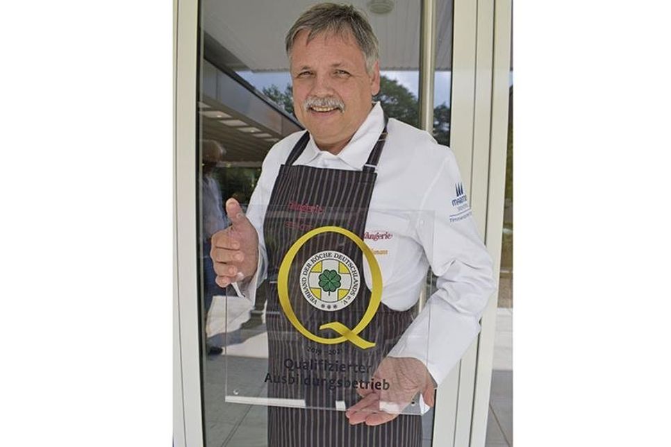 Sternekoch Lutz Niemann, Küchenchef der Orangerie im Maritim Seehotel, freut sich über die Auszeichnung. (Fotos: der reporter)