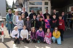 Die Schülerinnen und Schüler der Grundschule haben ihr Kunstprojekt in einem leer stehenden Geschäft in der Seestraße ausgestellt.