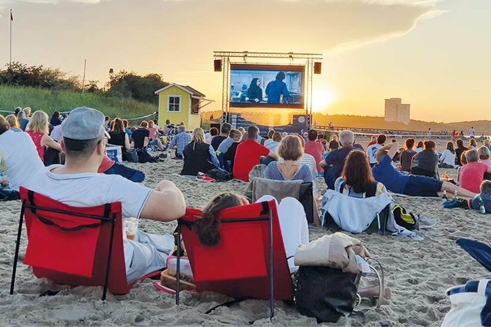 An vier Abenden findet wieder das „StrandKino“ am Niendorfer Frei­strand statt.