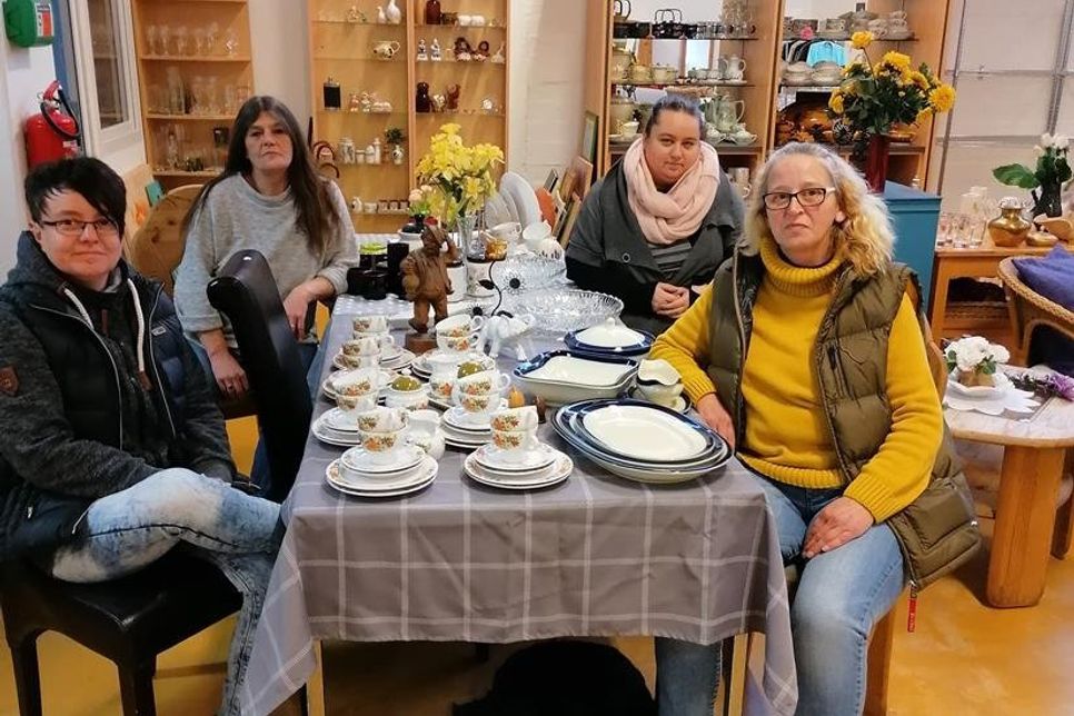 Die Geschäftsführerinnen Peggy Handke (lks.) und Verana Stolp (re.) mit den beiden Mitarbeiterinnen Marita Petersen und Ramona-Katharina Sehner.