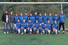 Lensahn. Die Firma Ergo-Vital aus Heiligenhafen unterstützt die C2-Fußballjugend des TSV Lensahn mit einem Satz Trainingsshirts. Mit strahlenden Gesichtern und einem Präsent bedankte sich die C2 bei der Inhaberin Mareile Koops für das Engagement. Aktuell sind alle drei C-Jugendmannschaften der JSG Ostholstein/des TSV Lensahn in ihren jeweiligen Ligen Tabellenführer. Dies zeigt wiederholt die hervorragende Ausbildung und Zusammenarbeit in der JSG Ostholstein. (red)