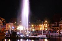 Die Hafenkante als Zuschauer-Tribüne bot beste Sicht auf das Spektakel auf dem Wasser.