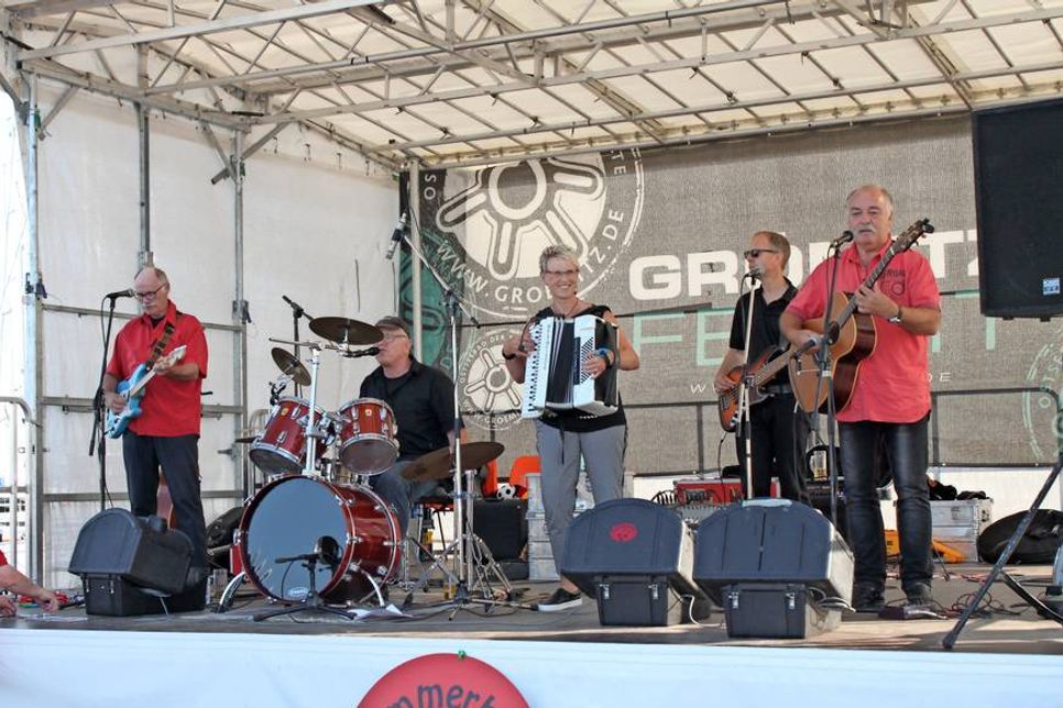 Sorgten am Samstagabend für nordisch gute Laune: Die Lokalmatadoren der Band „Timmerhorst“.
