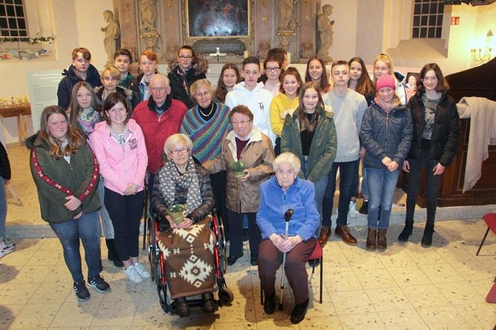 Für die Ausstellung haben Konfirmanden ehemalige Flüchtlingskinder des Zweiten Weltkriegs interviewt.
