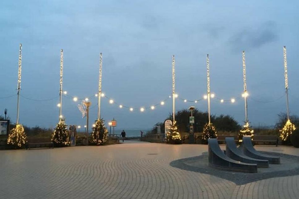 Gemeinschaftswerk: So wie in den vergangenen Jahren wird der Seebrückenvorplatz auch an diesem ersten Adventssamstag wieder hübsch gemacht.