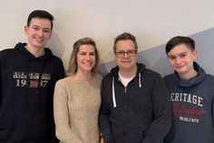 Thilo Baasch (Jugendparlament Grömitz), Janina Kononov (TSG), Udo Bräger (JUZ - Red Corner) und Finn Grothe (Jugendparlament Grömitz) (v. lks.) freuen sich über das gemeinsame Projekt.