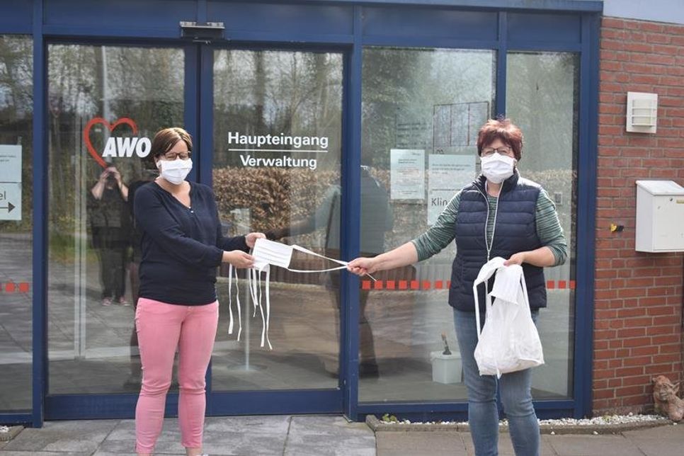 Ute Estermann und Christiane Hillmer (v. re.).