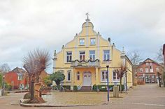 Winterzeit ist die Zeit für gemütliche Lesestunden - die Schönberger Gemeindebücherei bietet eine große Auswahl zum Ausleihen an. Foto: Schneider