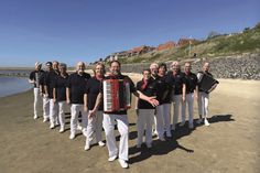 Das Akkordeon Orchester Ostseekrabben zeigt in seinem Konzert, wie vielseitig und lebendig das Akkordeon ist.