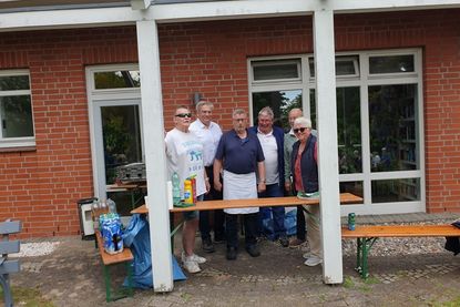 Wolfgang Klein, Bürgermeister Carsten Bruhn, Willi Kröger, Heinz Tamm, Bernd Schünemann und Jutta Tamm (v. lks.) freuten sich über die gut besuchte Veranstaltung.