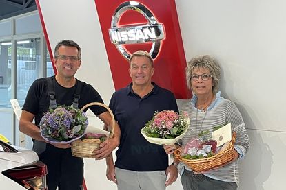 Firmenchef Markus Hagen (Mitte) mit den Jubilaren Britta Höppner und Stephan Jung. (red)