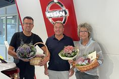 Firmenchef Markus Hagen (Mitte) mit den Jubilaren Britta Höppner und Stephan Jung. (red)