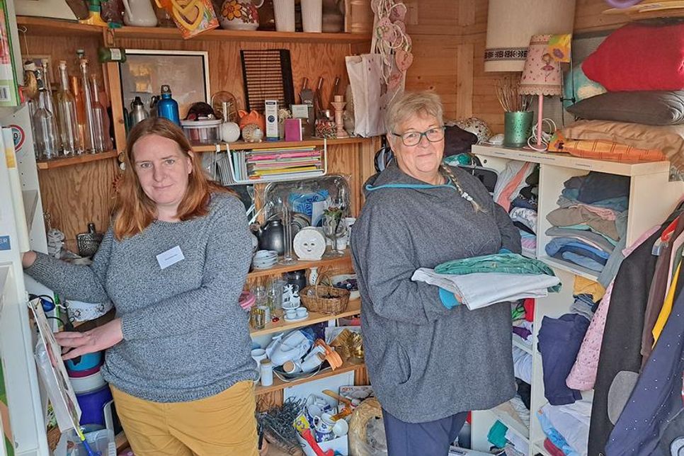 Nadine Möring (links) und Petra Beck gehören zum neuen Helferteam, das für den laufenden Betrieb unentbehrlich ist.