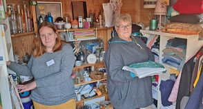 Nadine Möring (links) und Petra Beck gehören zum neuen Helferteam, das für den laufenden Betrieb unentbehrlich ist.