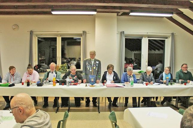 Erster Vorsitzender Helmut Groß eröffnet die Versammlung zum Kreisschützentag 2025.