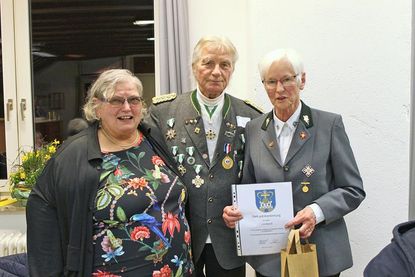 Ehrung von Lore Hecht für 20 Jahre Tätigkeit als Jugendleiterin.