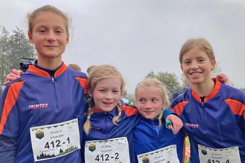 Am Schüler-D-Cup nahmen Anna, Solveig und Marit Burkhardt sowie Raika Herlaß teil.