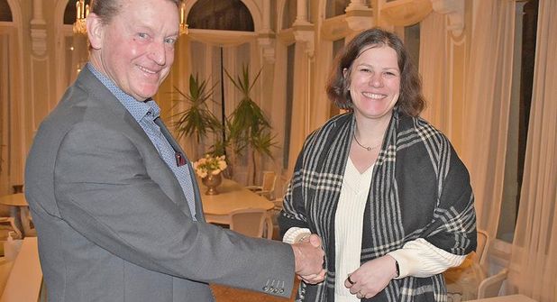 Dr. Norbert Langfeldt vom Vorstand des Fördervereins Bürgerschloss Bredeneek begrüßte Landtagspräsidentin Kristina Herbst (CDU) zur Vortragsreihe.