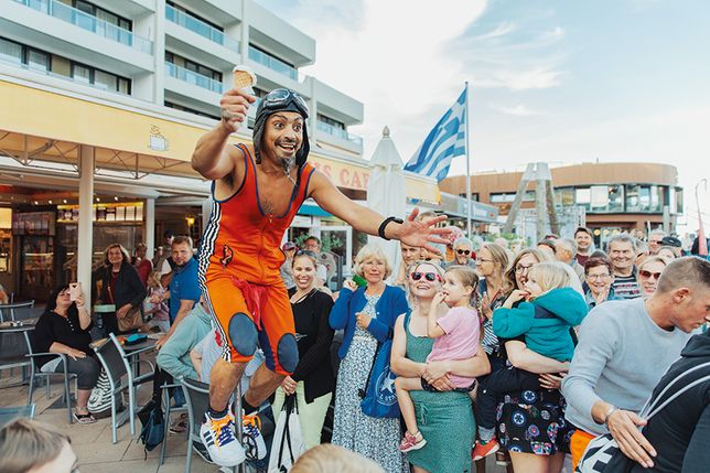 Vom 31. Juli bis 3. August verwandelt sich Scharbeutz wieder in ein Straßenkunst Festival mit internationalen, hochkarätigen Artisten.