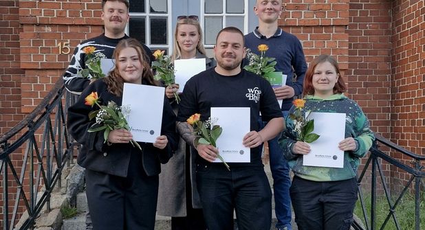 Kilian Kiebert, Jennifer Wild und Silas Schröder (hinten v. lks.), Jolina Nitsch, Angelo Foth und Liv Sager (vorne v. lks.).