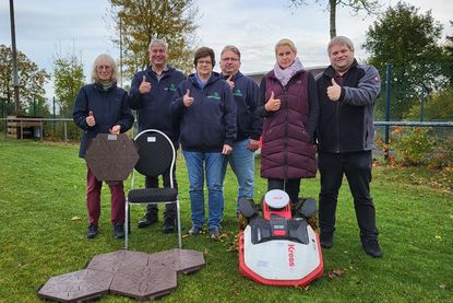 Die Vertreter der vier Schönwalder Vereine, die sich in diesem Jahr über ein Sponsoring der Energiegenossenschaft Prokon freuen konnten, von links: Edith Bouman (Freundeskreis Pfarrhof Schönwalde), Andreas Lüchow, Gerlinde Petersen und Heiko Bünning (Verband Wohneigentum Gemeinschaft Langenhagen), Melanie Lindau (TSV Schönwalde) und Marc Dobkowitz (Förderverein Dorfmuseum Schönwalde).