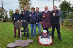 Die Vertreter der vier Schönwalder Vereine, die sich in diesem Jahr über ein Sponsoring der Energiegenossenschaft Prokon freuen konnten, von links: Edith Bouman (Freundeskreis Pfarrhof Schönwalde), Andreas Lüchow, Gerlinde Petersen und Heiko Bünning (Verband Wohneigentum Gemeinschaft Langenhagen), Melanie Lindau (TSV Schönwalde) und Marc Dobkowitz (Förderverein Dorfmuseum Schönwalde).