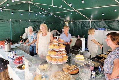 Die Besucher dürfen sich auf Kaffee und leckeren Kuchen bei den Damen des Ortsvereins freuen.