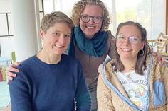 Sie freuen sich über den gelungenen Start des “Café International” (v.l.): Anna Kropp, Hanna Helms (Leiterin des Familienzentrums) und Jana Krüger.