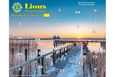 Mit traumhaftschönem Blick auf den winterlichen Hemmelsdorfer See kommt der diesjährige Lions Adventskalender daher.