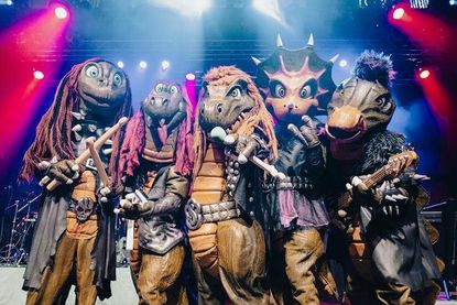 Dino- und Rock-Fans kommen bei dem Konzert von „Heavysaurus“ gleichermaßen auf ihre Kosten.