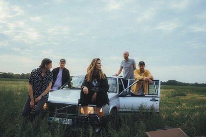 Die Pop-Rock-Band „Juli“ präsentiert am Freitag, dem 7. Juli ihr fünftes Studioalbum, das den Strand von Grömitz zum Beben bringen wird.