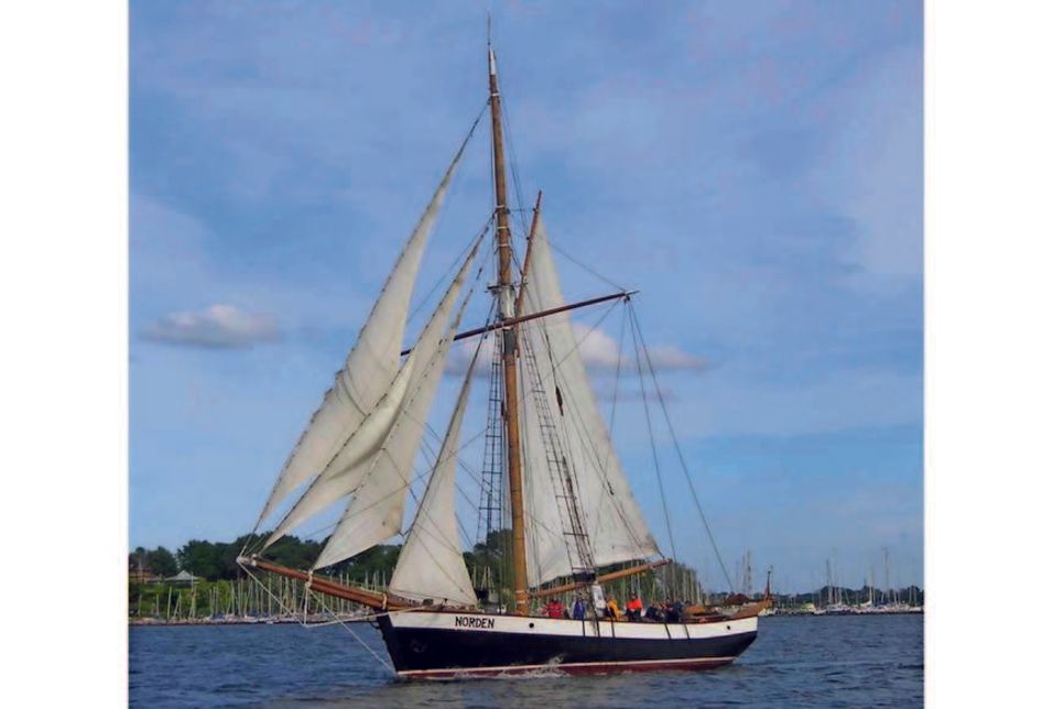 Im Neustädter Hafen sind viele Traditionssegler beheimatet. Auch die Jagt NORDEN, Baujahr 1840.